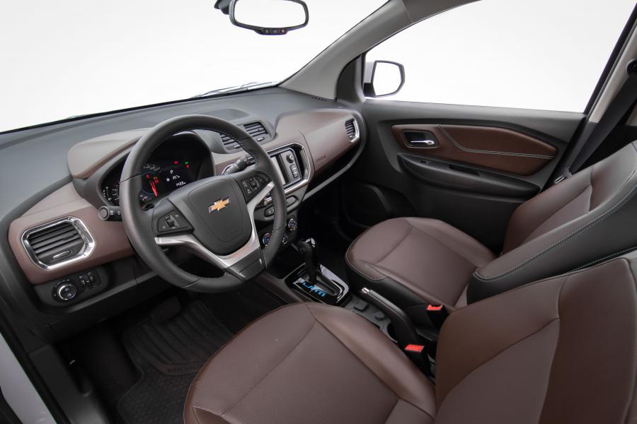 Интерьер Chevrolet Spin Premier 2019 года  (фото 6 из 8)